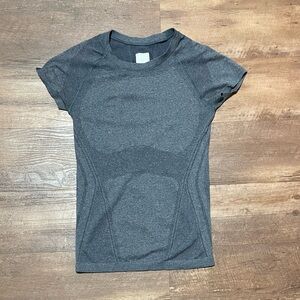 Athleta short sleeve gray workout shirt top  womens size small